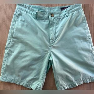 Men’s Vineyard vines blue short, Size 32